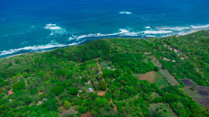 casa-en-lote-grande-en-playa-avellanas-a-solo-300-mts-de-la-playa-big-4