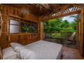 2-lujosas-cabanas-con-exquisito-diseno-en-medio-del-bosque-small-2