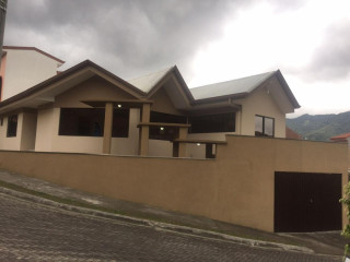 Casa en Residencial Tres Ríos $124.000