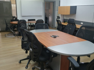 Oficina 90 m2 en Centro Corporativo Bº Dent