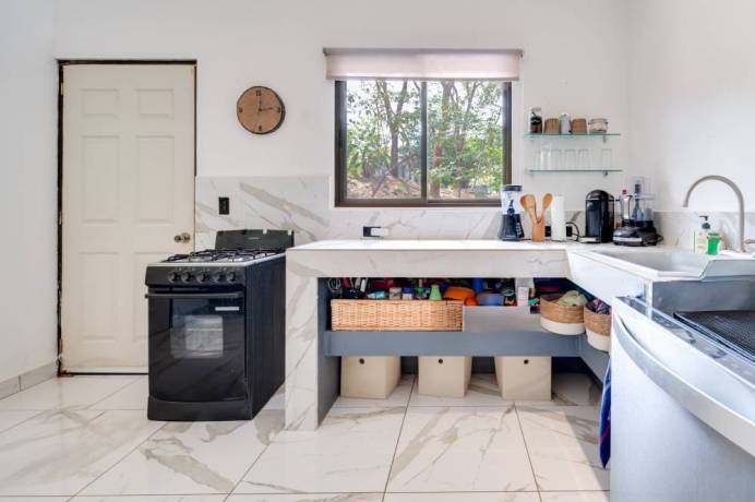 amplia-propiedad-con-dos-casas-piscina-y-potencial-de-desarrollo-big-4