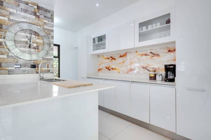 amplia-propiedad-con-dos-casas-piscina-y-potencial-de-desarrollo-big-1