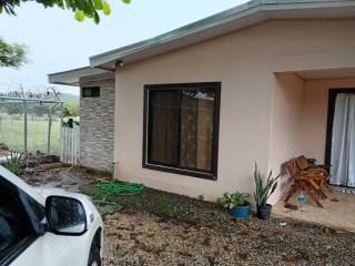 amplia-casa-de-3-dormitorios-en-un-terreno-de-2500-m2-a-5-minutos-de-la-playa