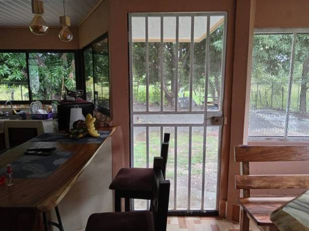 amplia-casa-de-3-dormitorios-en-un-terreno-de-2500-m2-a-5-minutos-de-la-playa-big-3