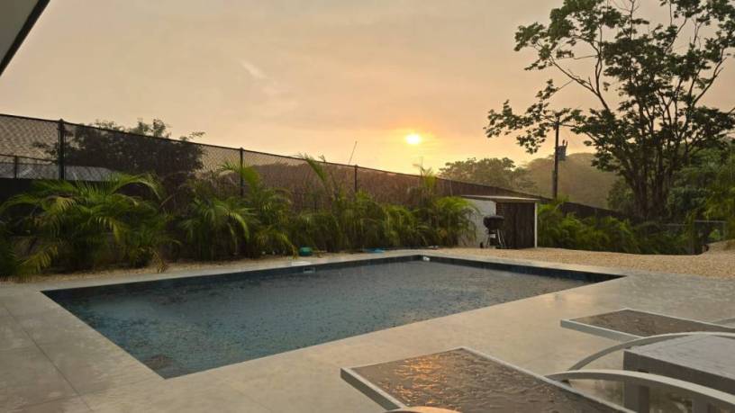 casa-moderna-de-3-habitaciones-a-pocos-minutos-de-playa-grande-big-4