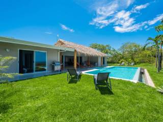 villa-de-lujo-con-vistas-panoramicas-al-pacifico-y-potencial-comercial