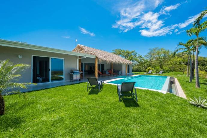 villa-de-lujo-con-vistas-panoramicas-al-pacifico-y-potencial-comercial-big-0