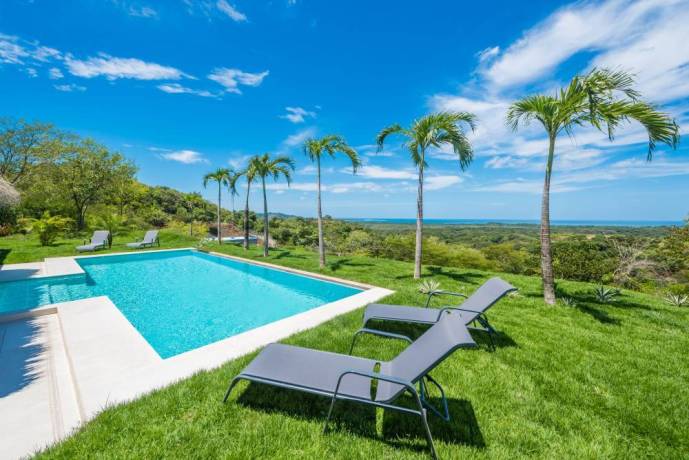 villa-de-lujo-con-vistas-panoramicas-al-pacifico-y-potencial-comercial-big-1