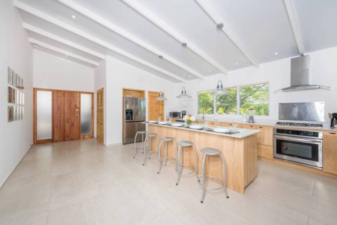 villa-de-lujo-con-vistas-panoramicas-al-pacifico-y-potencial-comercial-big-2