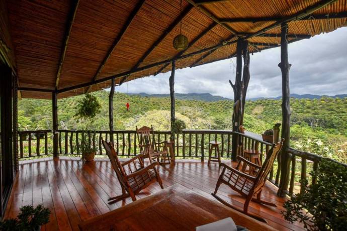 propiedad-en-perez-zeledon-con-casa-tipo-cabana-y-amplias-zonas-verdes-big-3