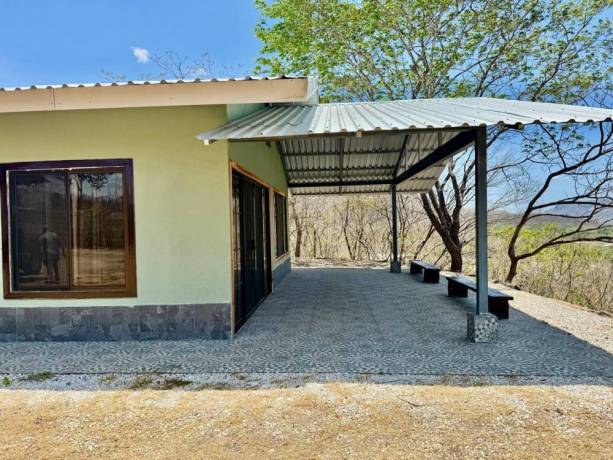 propiedad-de-5900-m2-con-vista-a-la-montana-y-casa-de-3-habitaciones-big-0