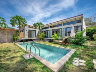 propiedad-airbnb-con-4-unidades-y-piscina-a-2-km-de-tamarindo