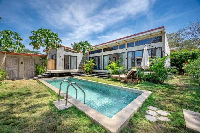 propiedad-airbnb-con-4-unidades-y-piscina-a-2-km-de-tamarindo-big-0