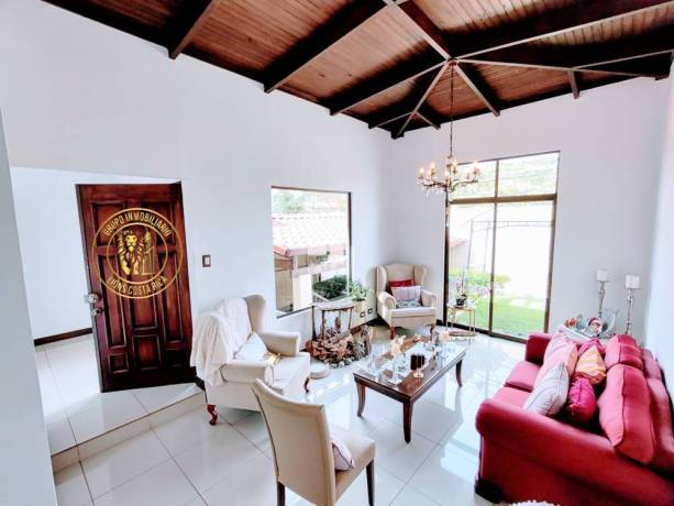 preciosa-casa-con-excelentes-acabados-en-residencial-tatizcu-en-caballo-blanco-cartago-big-2