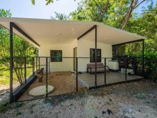 3-casas-en-gran-terreno-y-posibilidad-de-desarrollo