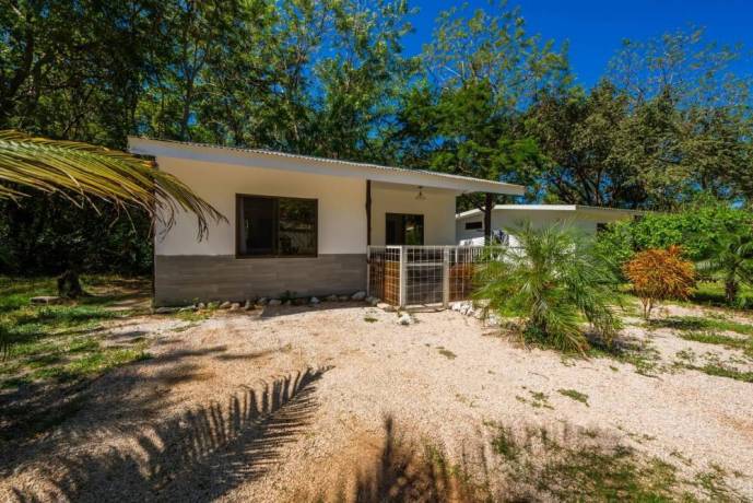 3-casas-en-gran-terreno-y-posibilidad-de-desarrollo-big-2