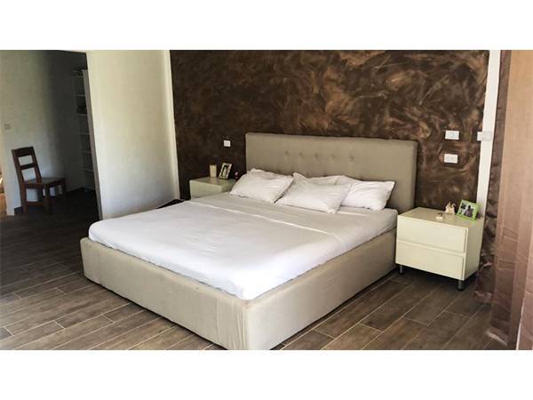 se-ofrece-amplia-propiedad-que-incluye-una-casa-principal-9-apartamentos-independientes-y-una-piscina-privada-big-3