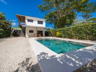 acogedora-casa-de-2-pisos-a-2-minutos-de-playa-grande