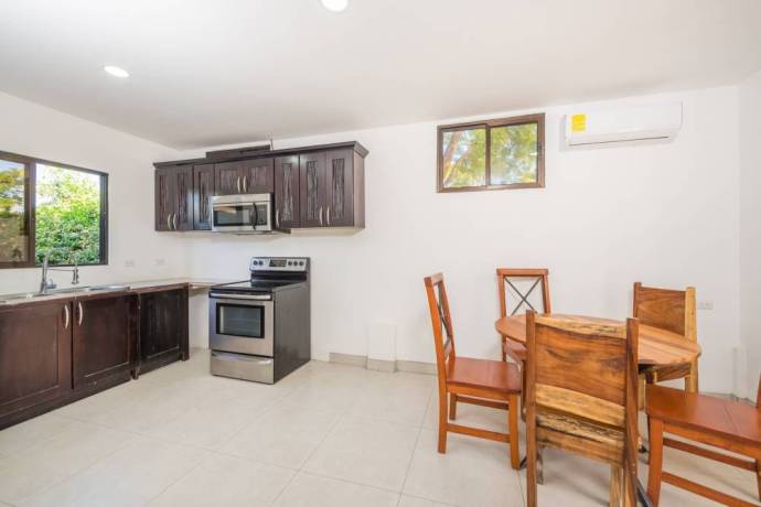 acogedora-casa-de-2-pisos-a-2-minutos-de-playa-grande-big-1