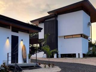 casa-y-estudio-cada-uno-con-piscina-cerca-de-puerto-viejo