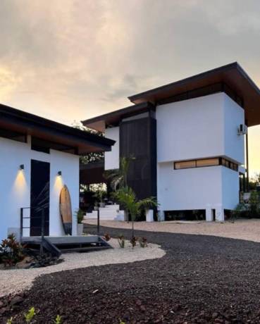 casa-y-estudio-cada-uno-con-piscina-cerca-de-puerto-viejo-big-0