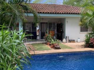 casa-acogedora-con-piscina-a-800-m-de-la-playa-en-surfside