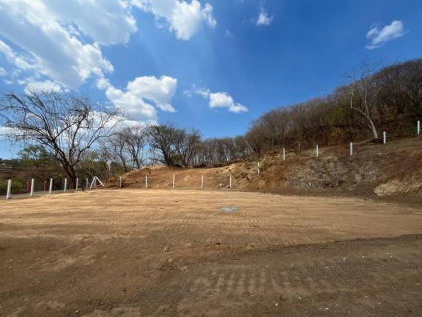 lote-comercial-y-residencial-en-villarreal-tamarindo-big-1