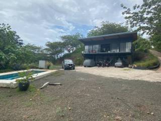 casa-con-piscina-y-vista-panoramica-a-las-montanas-de-tamarindo-y-playa-grande