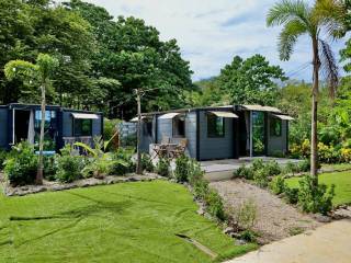 2-tiny-houses-piscina-potencial-de-expansion