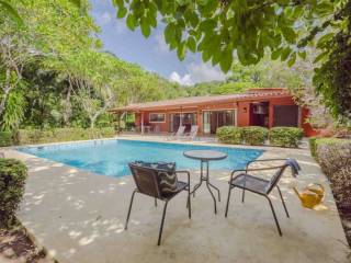 amplia-casa-de-3-habitaciones-con-piscina-cerca-de-tamarindo
