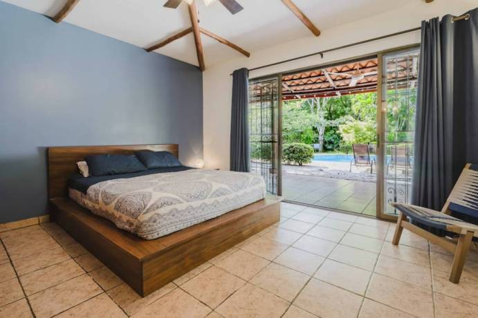 amplia-casa-de-3-habitaciones-con-piscina-cerca-de-tamarindo-big-2