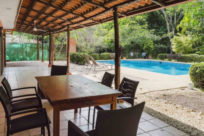 amplia-casa-de-3-habitaciones-con-piscina-cerca-de-tamarindo-big-4
